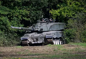Ukrainische Streitkräfte präsentieren britischen Panzer Challenger ...