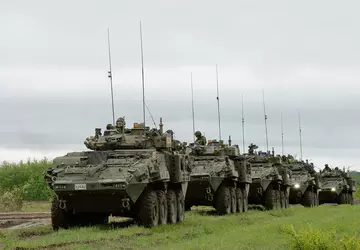 Kanadische gepanzerte Fahrzeuge vom Typ LAV ...