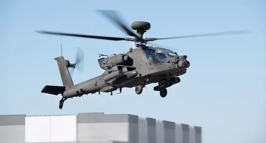 Der modernisierte Kampfhubschrauber AH-64E Apache V6.5 absolvierte seinen Jungfernflug