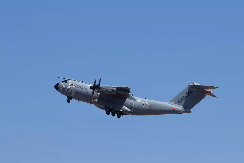 Airbus testet das militärische Transportflugzeug A400M Atlas erstmals mit umweltfreundlichem Treibstoff