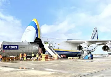 Das ukrainische Flugzeug AN-124-100-150 brachte den ...