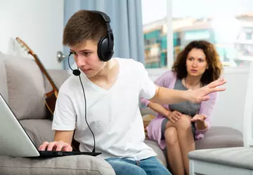 Internetsucht verändert die Gehirnchemie junger Menschen, ...