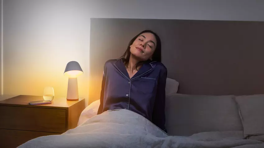 Philips Hue Twilight: eine intelligente Schreibtischlampe mit zwei Lichtquellen, 1380 Lumen und einem Preis von 279 $
