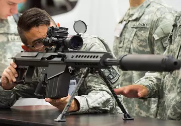 Die Streitkräfte der Ukraine trainieren, um ...