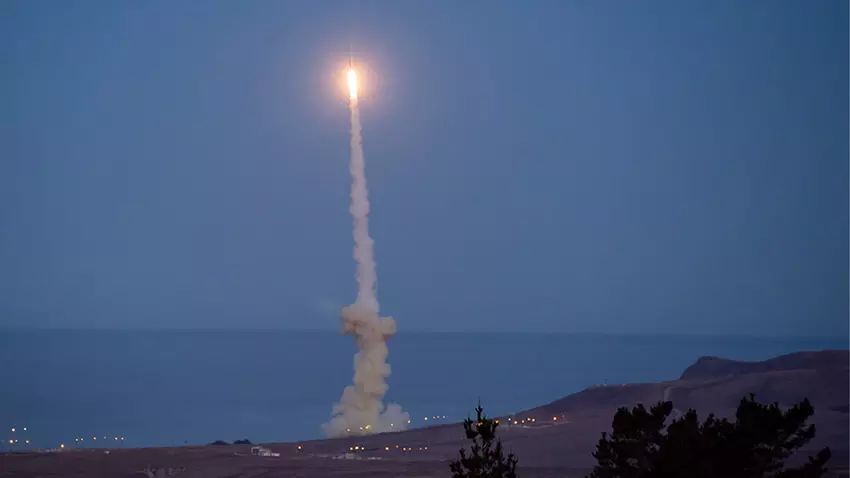 Amerikas GBI-Abfangjäger der nächsten Generation hat erfolgreich eine ballistische Mittelstreckenrakete abgeschossen