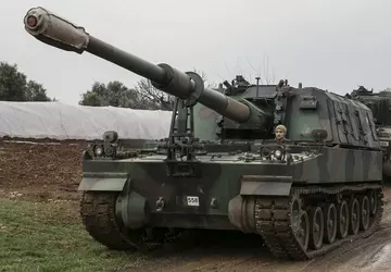 Die Ukraine erhält türkische Panzerhaubitzen T-155 ...
