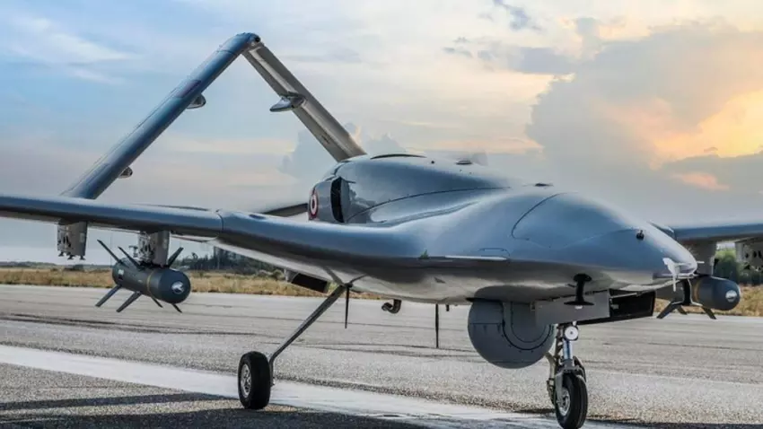 Das türkische Unternehmen Baykar übergab der Ukraine zwei Kampfdrohnen des Typs Bayraktar TB2 - The Defence Intelligence of Ukraine