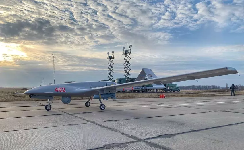 Bayraktar TB2 konnte im Gegensatz zum amerikanischen MQ-9 Reaper einem russischen Su-27-Jäger widerstehen.