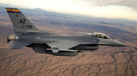 Die erste Gruppe ukrainischer Piloten absolvierte in den USA ein Trainingsprogramm für den Einsatz von F-16 Fighting Falcon Kampfflugzeugen