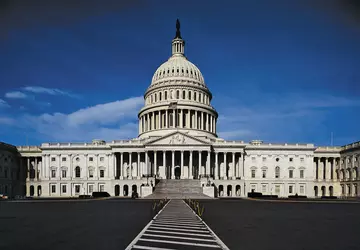 Der US-Kongress hat einen Verteidigungshaushalt für ...