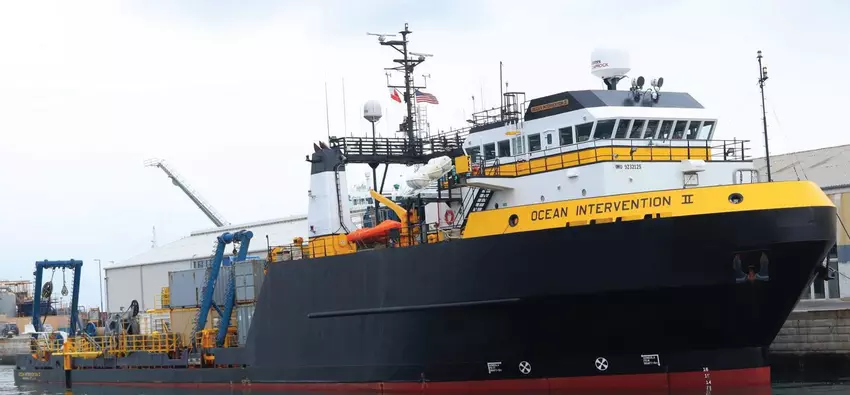 Drohnen unter Segeln: Ein 25 Jahre altes Forschungsschiff wird zur Mutterschiff-Plattform für maritime Roboter