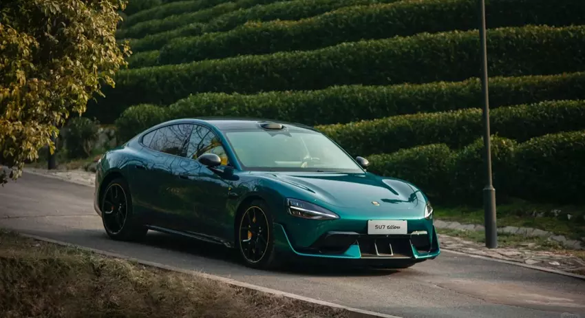 Ein Smaragd unter den Elektroautos: Xiaomi hat die SU7 Ultra Limousine in luxuriösem Grün vorgestellt