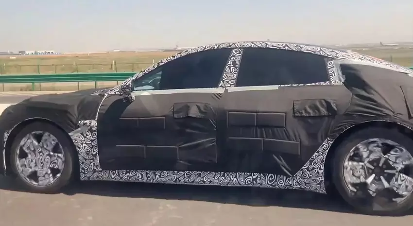 Xiaomi hat mit der Erprobung von vier Prototypen des Elektroautos Xiaomi MS11 begonnen