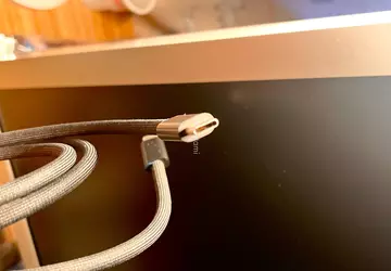 Ein USB-C-Kabel mit Datenübertragungsgeschwindigkeiten von bis ...