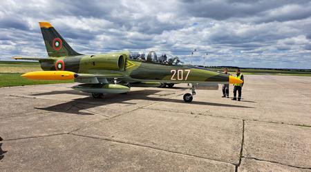 Aero Vodochody übergibt das erste modernisierte leichte Kampfflugzeug L-39 Albatros an Bulgarien