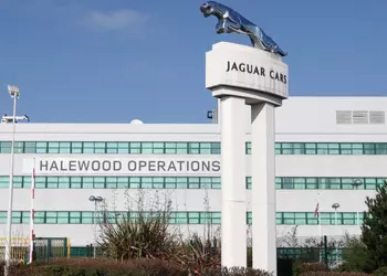 Jaguar Land Rover ist weiterhin gelähmt ...