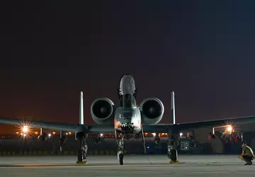 A-10 Thunderbolt II Angriffsflugzeuge fliegen vom ...