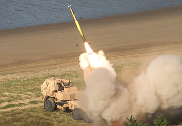 Ukrainisches Militär: Der Start einer HIMARS-Rakete ...