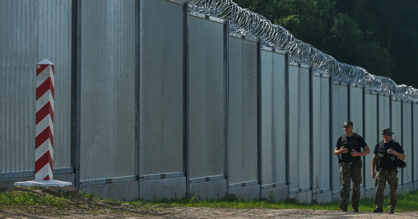 Panzergraben, Stacheldraht und Schützengräben: Polen zeigt die Verteidigungslinie "Schild des Ostens" an der Grenze zu Russland und Weißrussland 