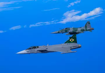 Brasilien wird in Kürze fünf F-39-Kampfflugzeuge ...