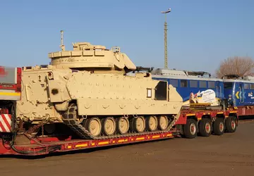 Rund 440 Kampffahrzeuge: Deutsche Medien zeigen ...