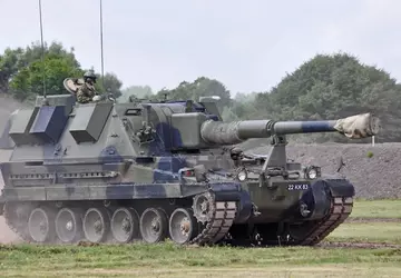 Ukrainische Streitkräfte stellen erstmals britische Panzerhaubitzen ...