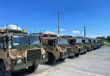 Ukrainische Verteidiger erhielten gepanzerte Pinzgauer-Geländewagen