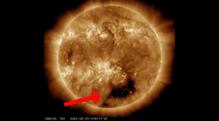 Die NASA hat ein massives Loch auf der Sonne entdeckt, das 20-30 Mal so groß ist wie die Erde