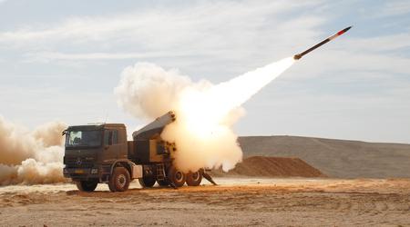 Spanien hat 16 SILAM-Trägerraketen bestellt, die auf dem israelischen Raketensystem PULS basieren, das ballistische Raketen mit einer Reichweite von bis zu 300 Kilometern einsetzen kann