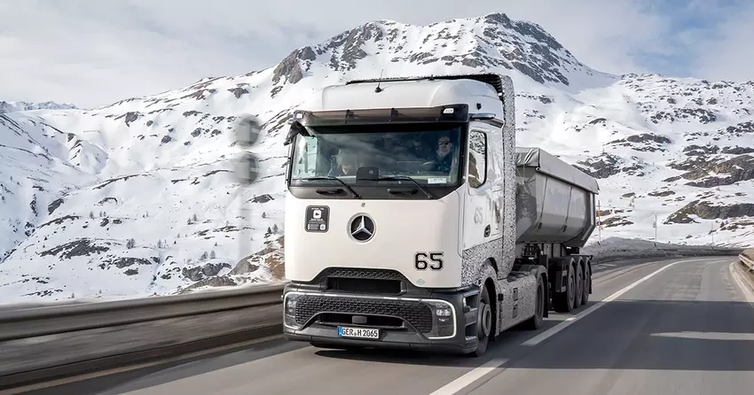 Frost und die Alpen: Daimler Truck testet eine neue Generation von Wasserstoff-Lkw in den Bergen