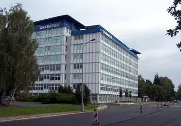 Foxconn-Mitarbeiter in Zhengzhou arbeiten Überstunden, während ...