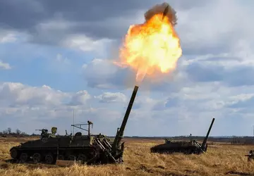 FPV-Drohne zerstörte einen russischen Panzermörser 2S4 ...