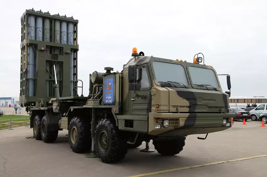 Das neueste SAM-System S-350 "Vityaz" mit einer Reichweite von bis zu 60 km wurde in Russland gesichtet: Es soll 2020 als Ersatz für die Buk-M1-2 und S-300PS in Dienst gestellt werden.