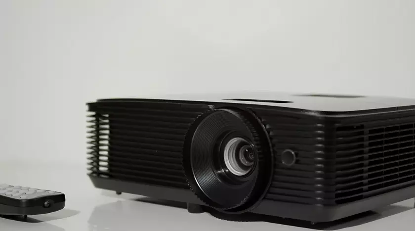 Optoma HD146X Projektor für kleines Schlafzimmer