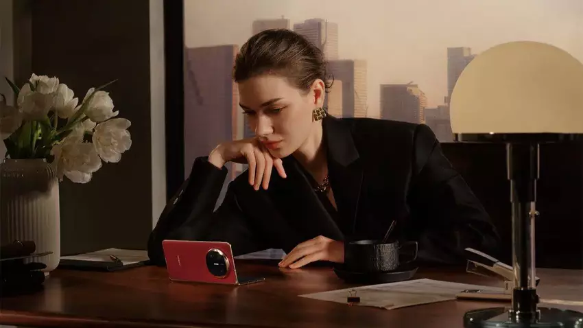 Huawei Mate X6 Werbefoto