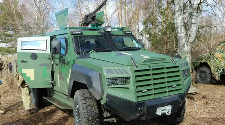 Kanadisches Panzerfahrzeug Roshel rettet ukrainische Verteidiger vor FPV-Drohnenangriff
