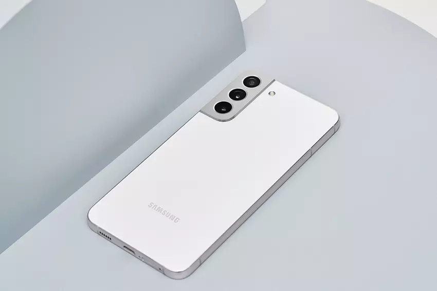 Das Samsung Galaxy S22+ ist der große Bruder des Galaxy S22, dessen Preis um 2.000 UAH gestiegen ist