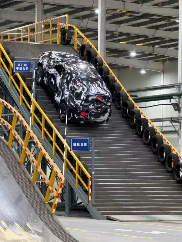 Yangwang U8 auf dem Teststand