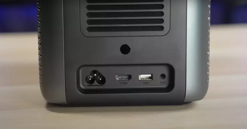 NEBULA von Anker Cosmos Laser 4K Beamer