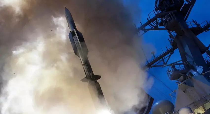 Irans Antwort auf die RIM-174 SM-6 ERAM - die USS Dena wird mit senkrecht startenden Flugabwehrraketen bewaffnet sein