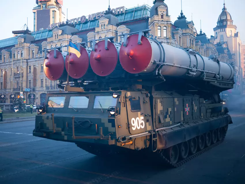 Die Streitkräfte der Ukraine verwenden an der Front seltene S-300V1-Flugabwehr-Raketensysteme