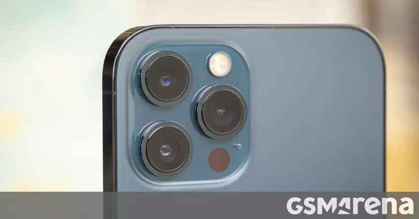 Die Schaltpläne des iPhone 14 Pro zeigen einen dickeren Körper und zwei Bildschirmausschnitte