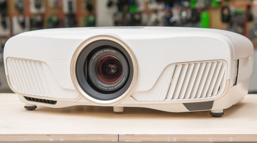 Epson Home Cinema 5050UB beamer bis 3000 euro