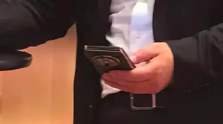 Der Chef von Huawei läuft bereits mit einem Smartphone herum, das sich in Drillinge falten lässt