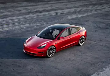 Tesla meldete zwei tödliche Unfälle, an ...