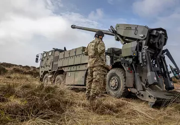 Selbstfahrende Artillerie, Mörser und Munition von ...