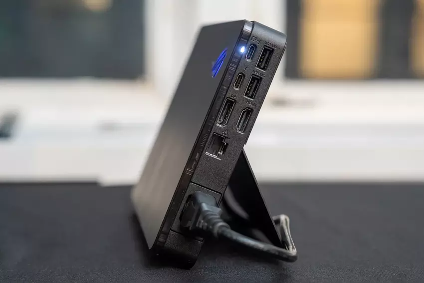 Externe Stromversorgung und verfügbare Anschlüsse am Asus XG Mobile