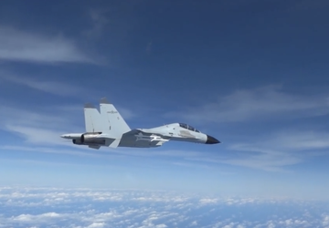 Ein chinesisches J-11-Kampfflugzeug führte ein gefährliches ...