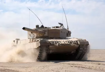 Leopard 2-Panzer und Panzerabwehrraketen: Spanien schickt ...
