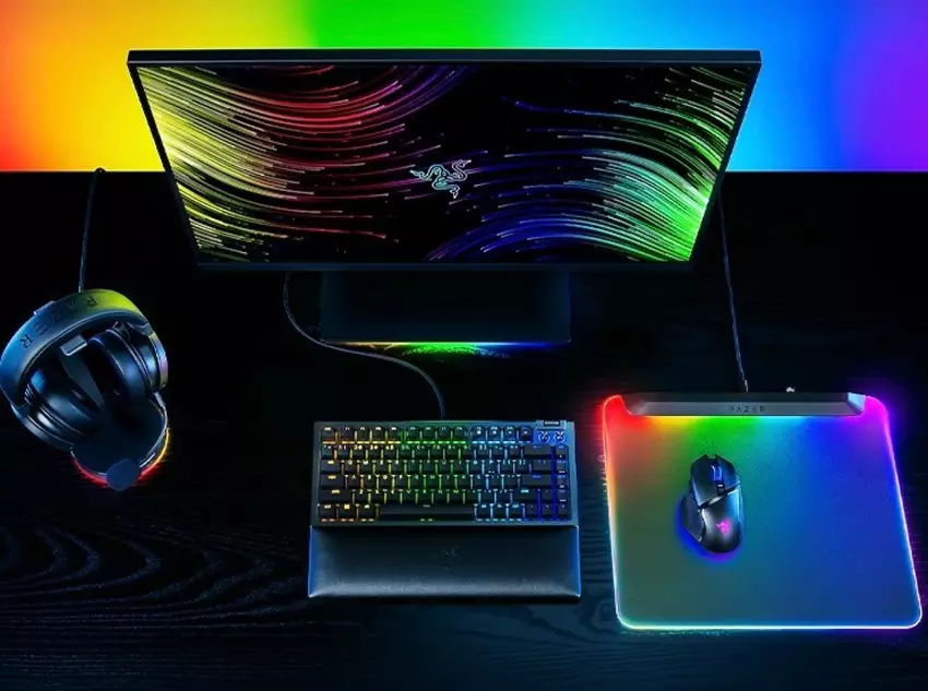 Razer hat das Firefly V2 Pro vorgestellt: ein Mauspad mit RGB-Beleuchtung und zwei USB-Anschlüssen für 124 Dollar